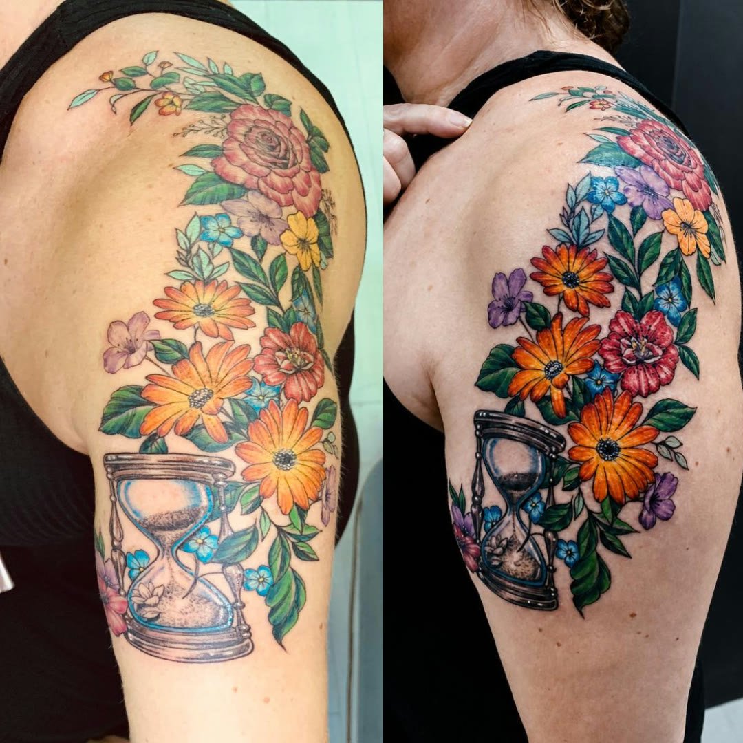 Cover-up floral com ampulheta no braço, duas fotos lado a lado