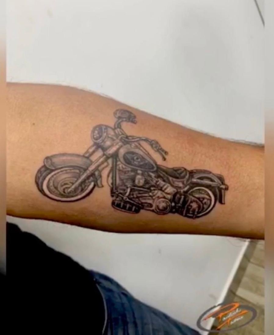 Tatuagem old school de motocicleta