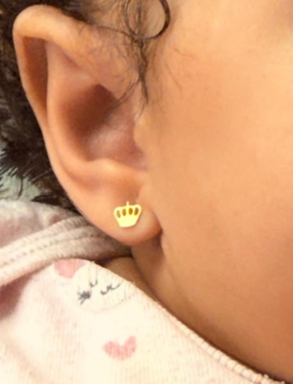 Trabalho de piercing do estúdio Paulinho Tattoo